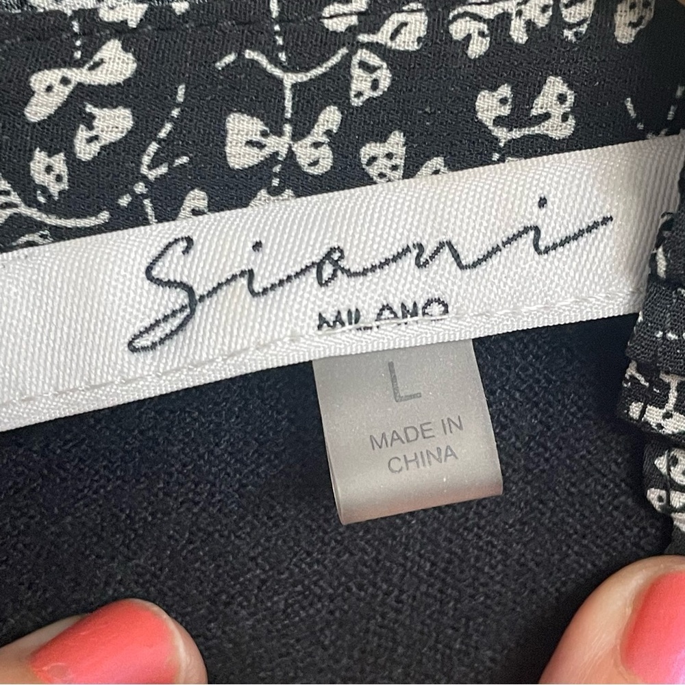 Sioni Black Blouse Size Large bubble sleeves
Elegant - Picture 2 of 8